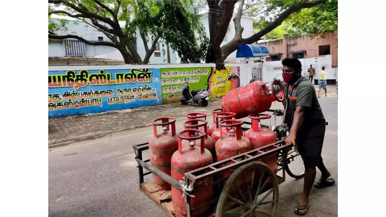 India LPG cylinder shortage: Preset cooking modes, utensils ...