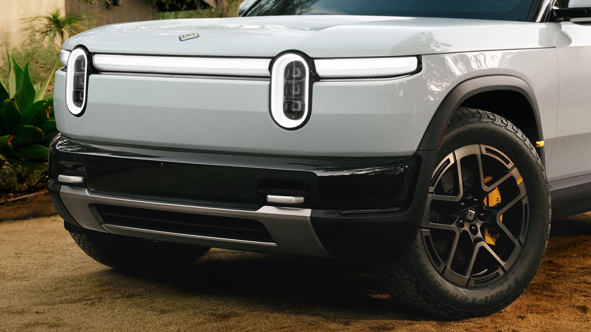 Rivian R2 vs. Toyota 4Runner: When old-school off-roading is hard to beat