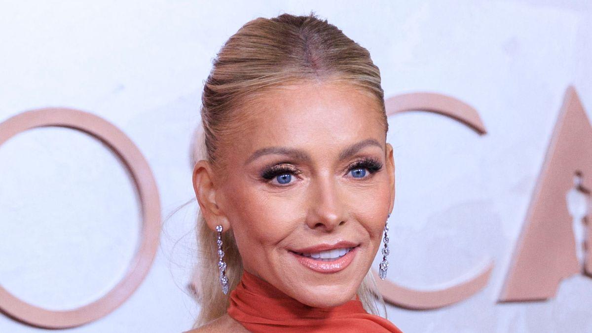 Kelly Ripa admits she hasn't 'done a crunch in 5 years' after receiving ...