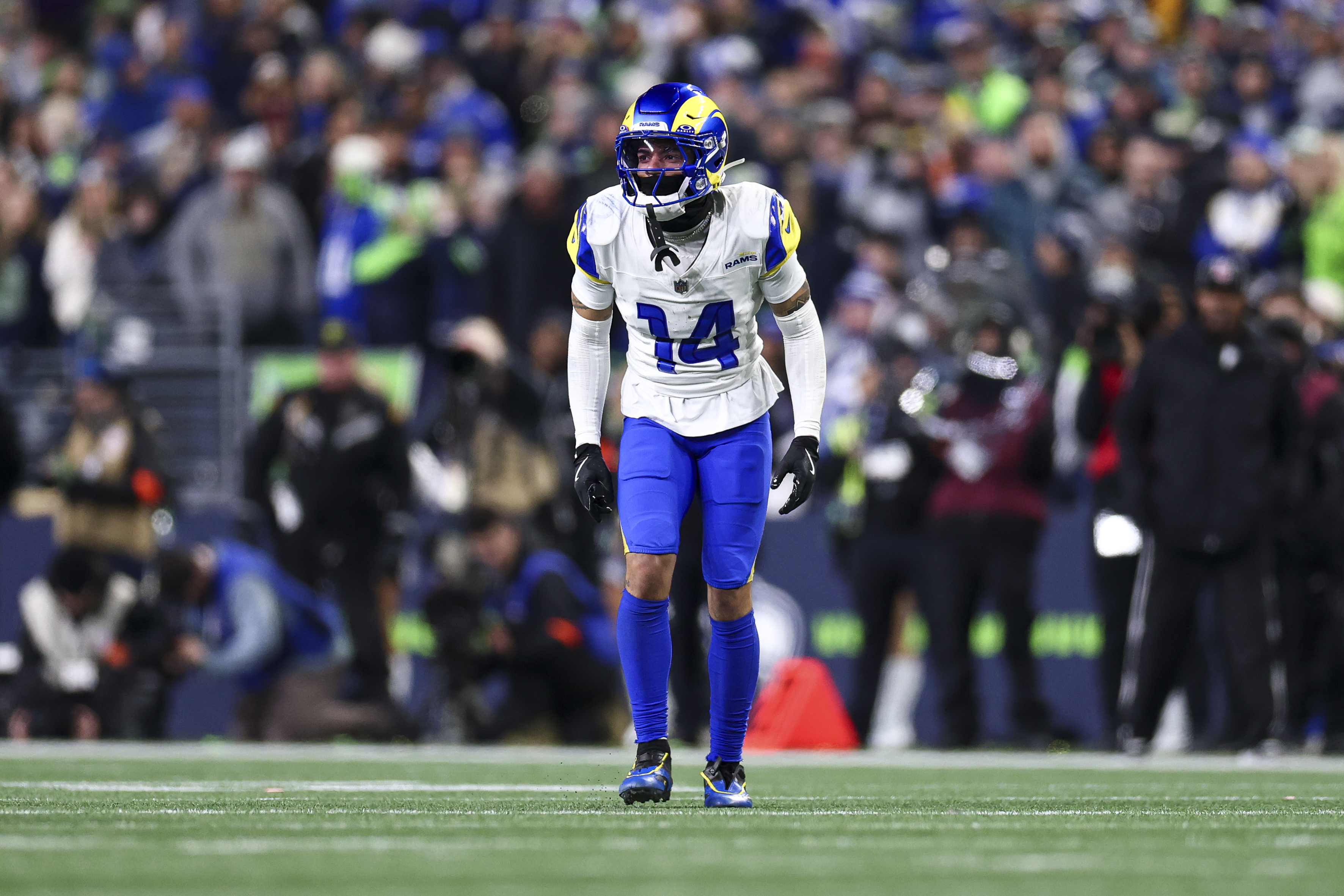 Cowboys improve secondary with surprise signing<br>