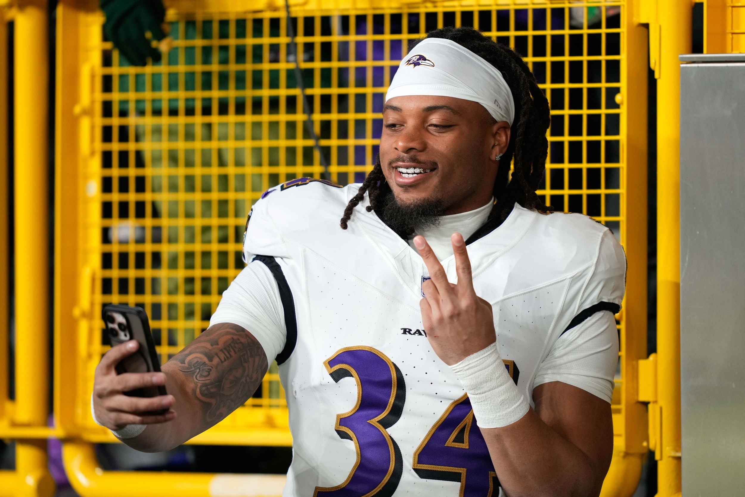 Chargers make $9.25 million splash on former AFC North running back<br>