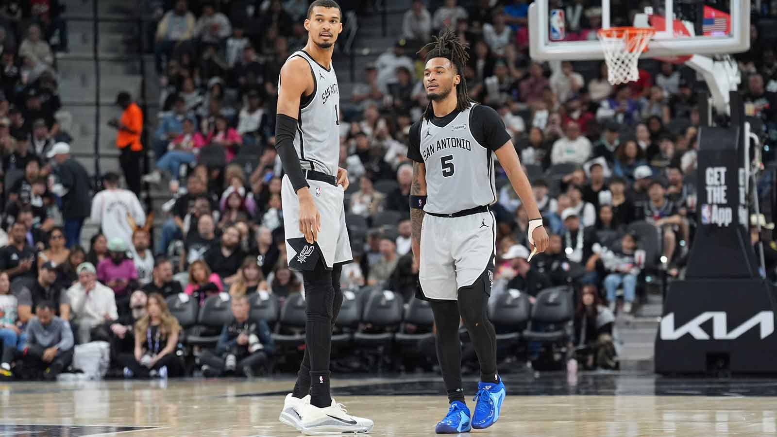 Are Victor Wembanyama, Stephon Castle playing tonight? Spurs vs