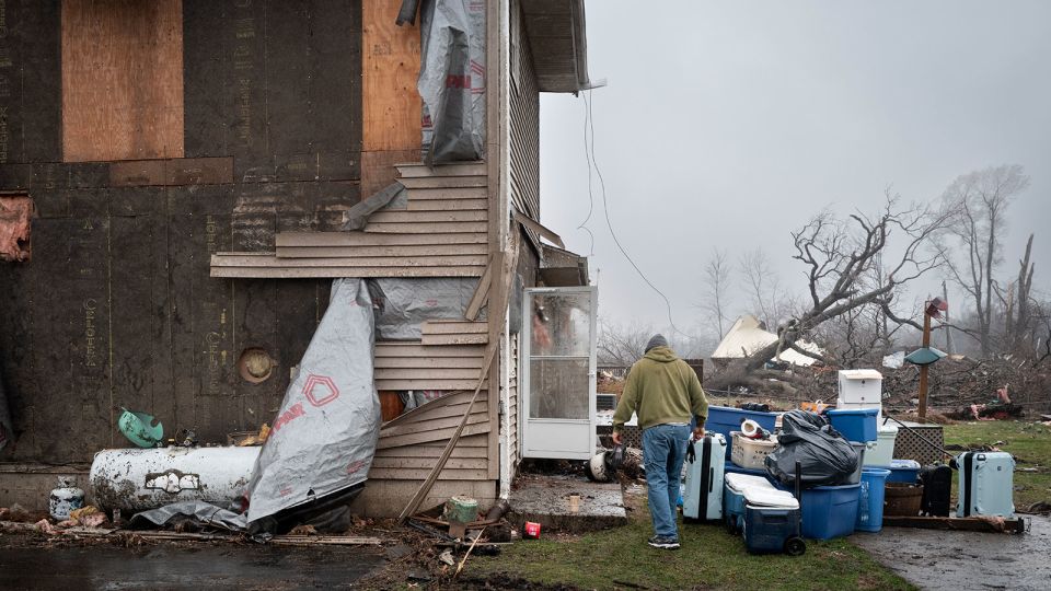 Rescuers respond to deadly tornadoes without tornado-tracking tool because Kristi Noem’s team hasn’t renewed the contract<br>