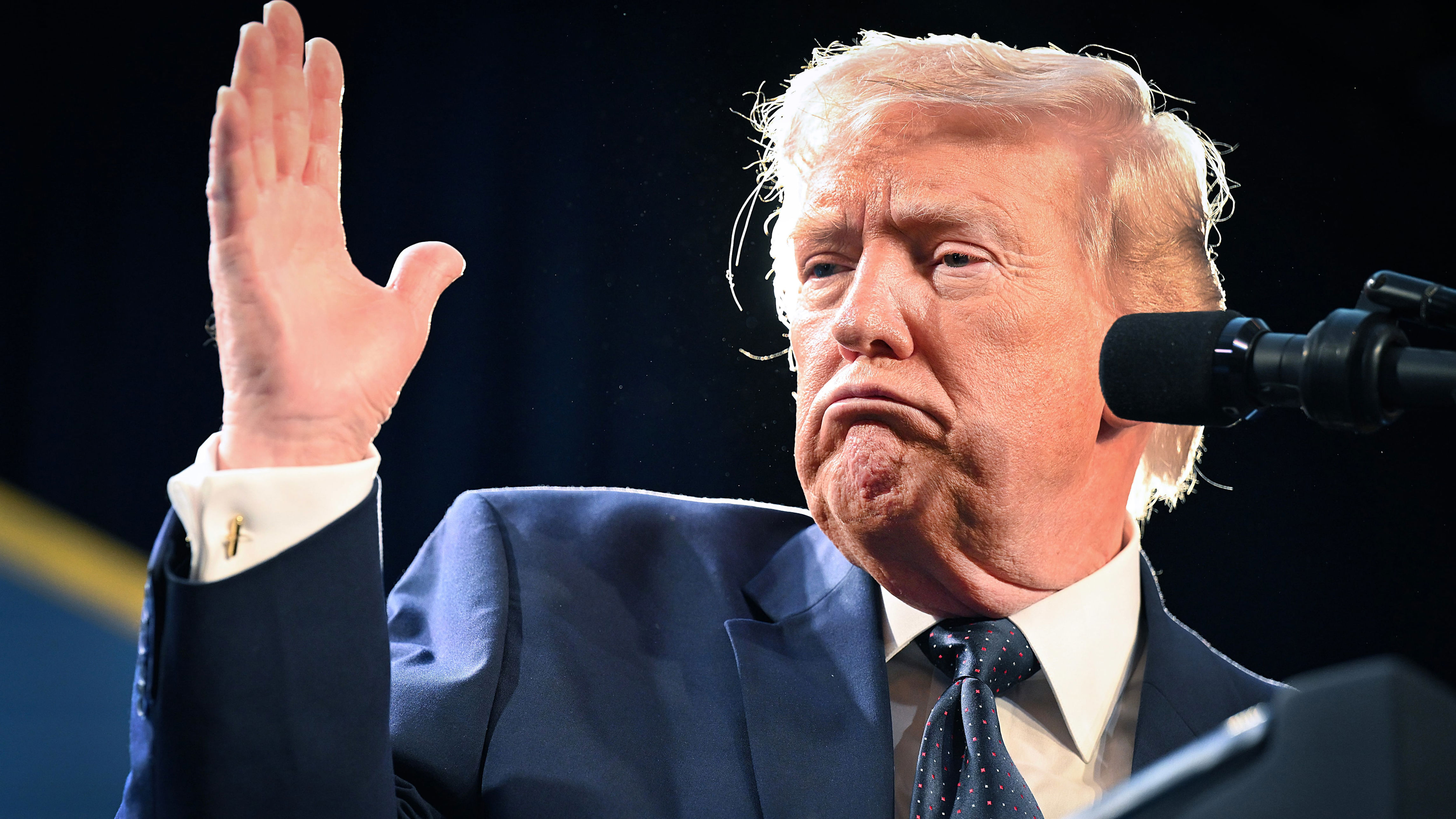 White House scrambles to downplay shockingly well-timed bets