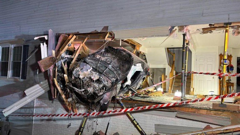 2 injured after car crashes into living room of Germantown home