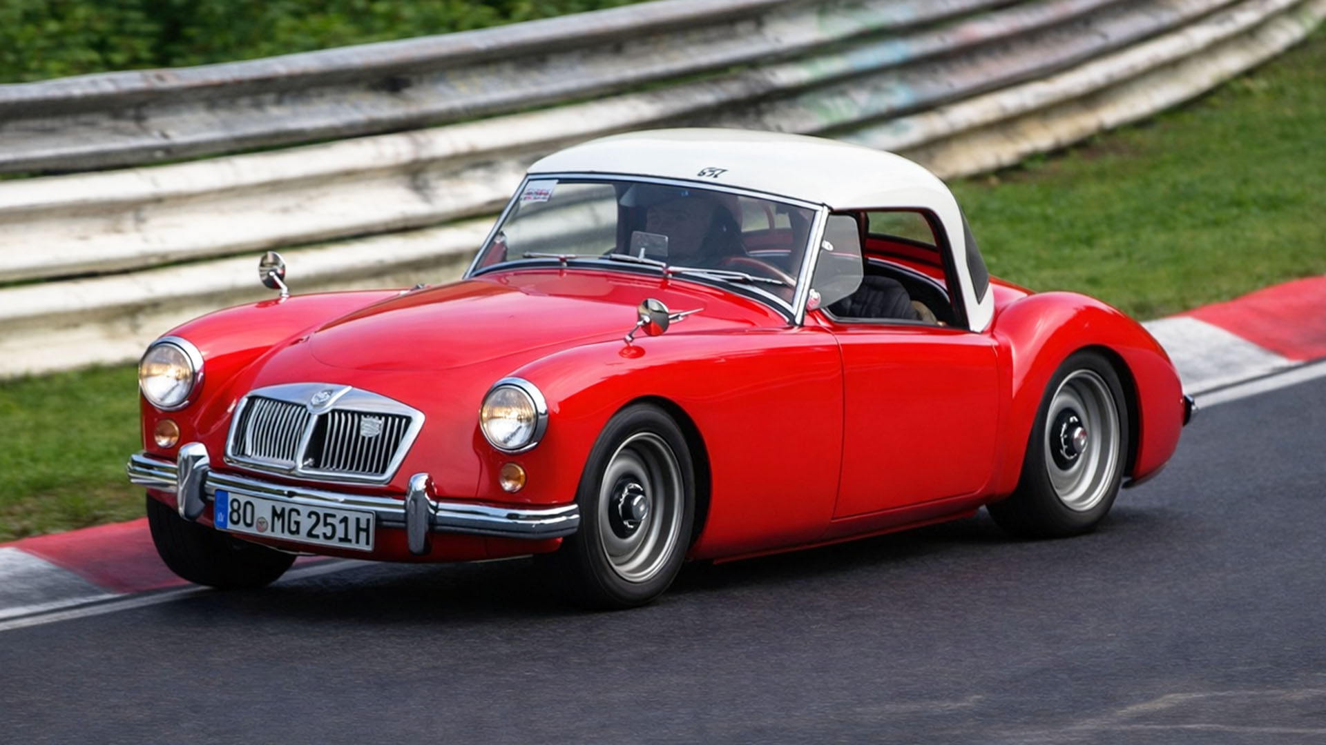 Klassiske biler skaber unikke øjeblikke på Nürburgring Nordschleife