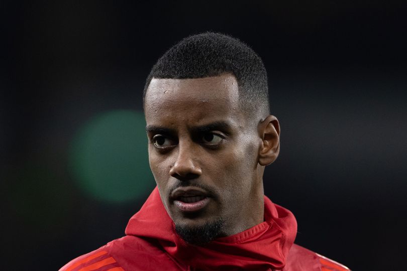 Arne Slot ofrece información actualizada sobre el estado físico de Alexander Isak y Federico Chiesa en el Liverpool.