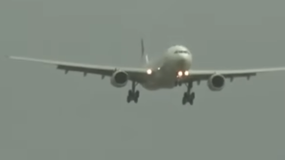 Watch this A330 pilot handle a strong crosswind like a pro