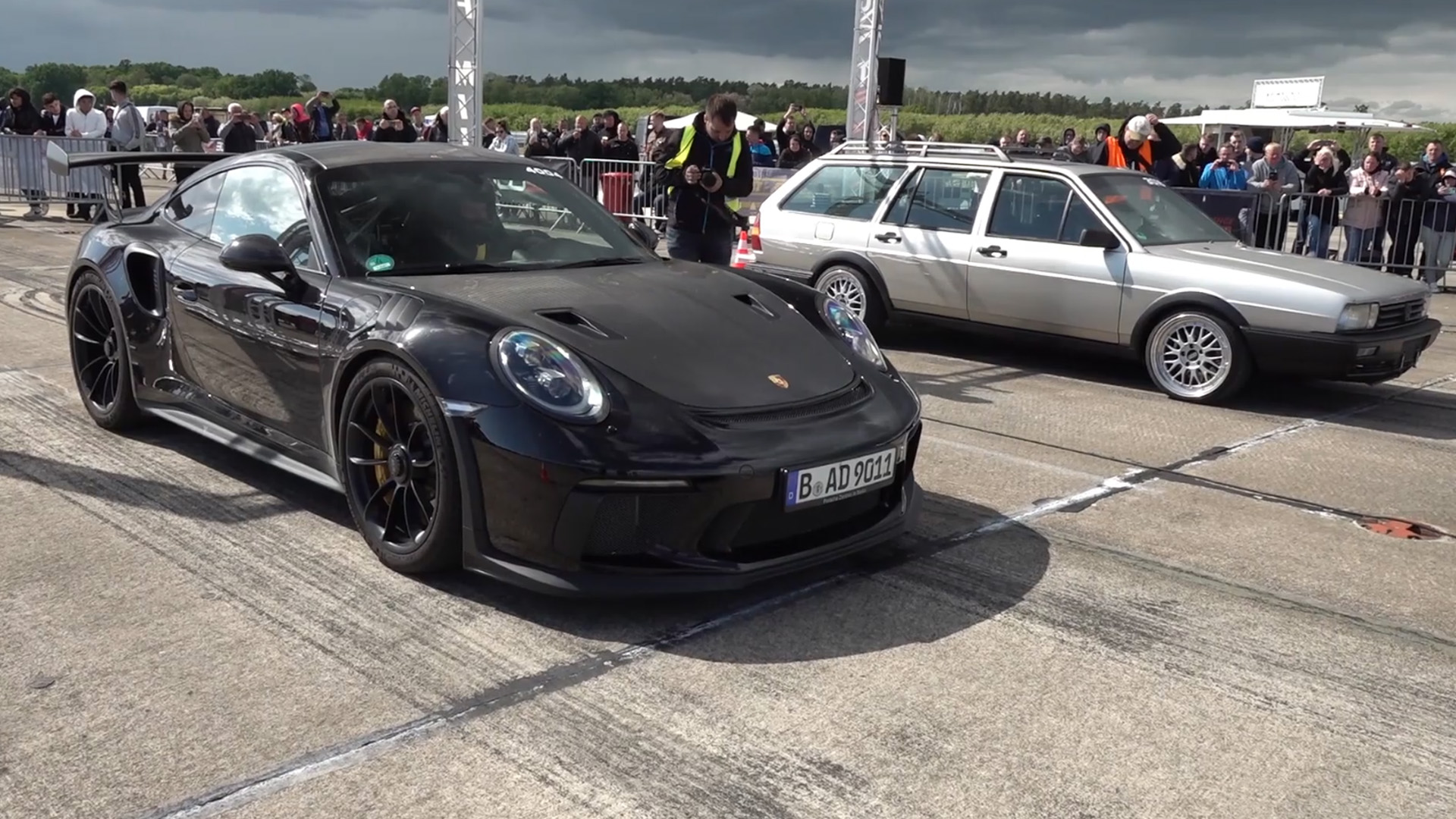 La VW Passat peut-elle battre la Porsche 911 GT3 en course de drag