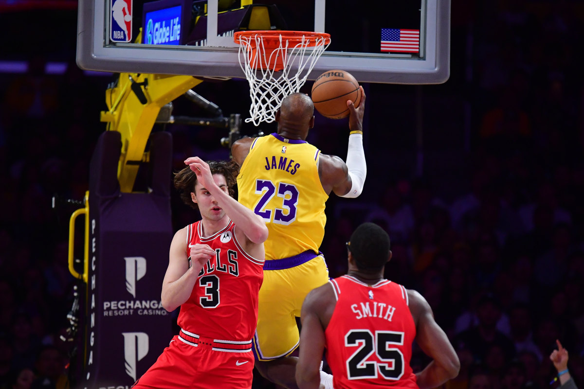 Bronny James trolls LeBron, Bulls following his dad's massive dunk