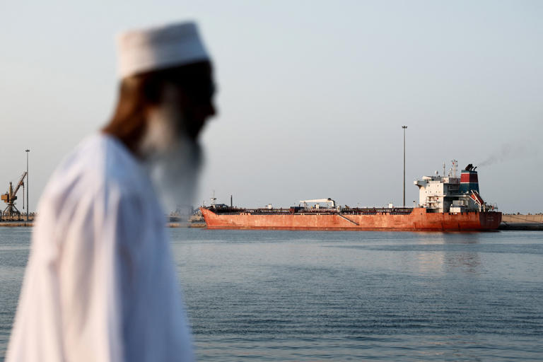 Oil prices surge despite US lifting sanctions on Russian oil