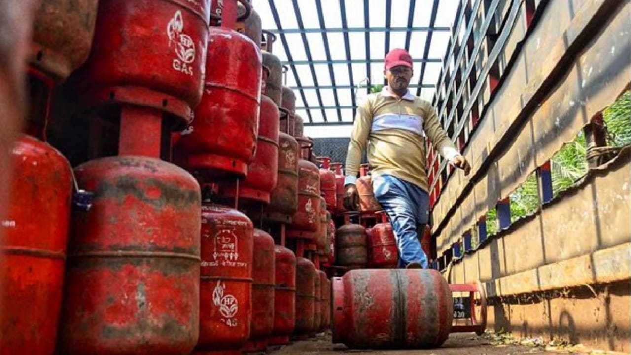 LPG crisis: 40% restaurants in Kerala forced to shut down amid cylinder ...