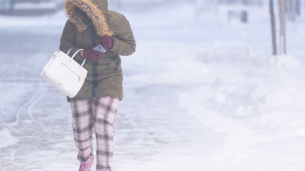 Winter storm with heavy snow and strong winds expected over weekend