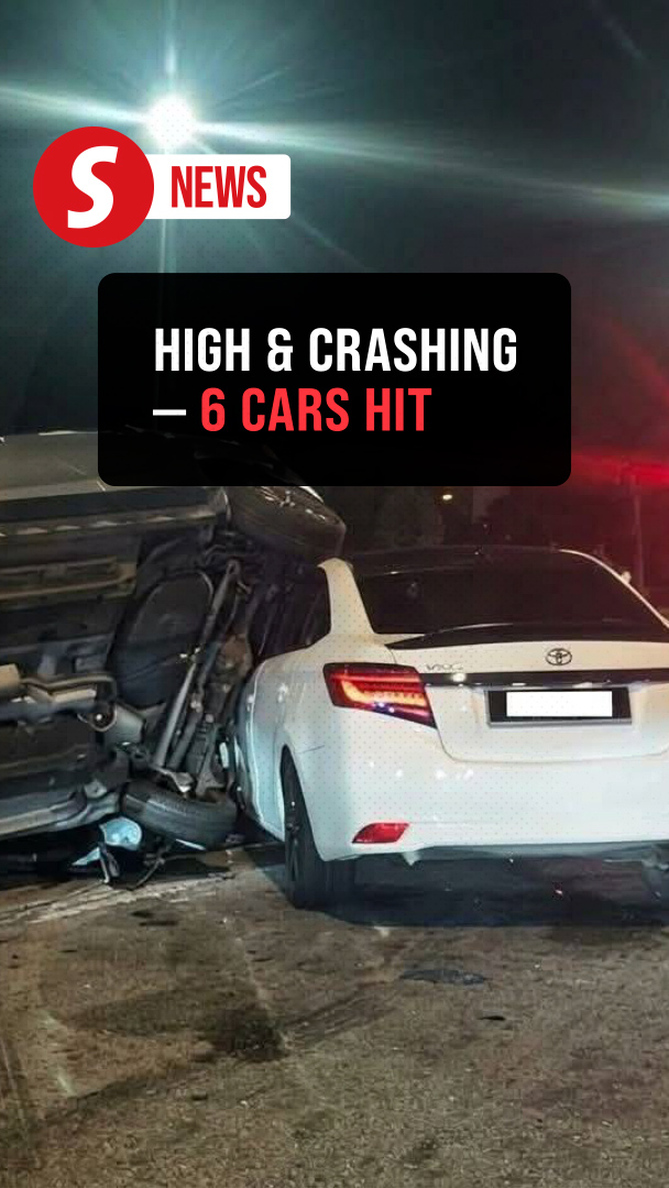 Man detained after car crashes into six vehicles in Sibu