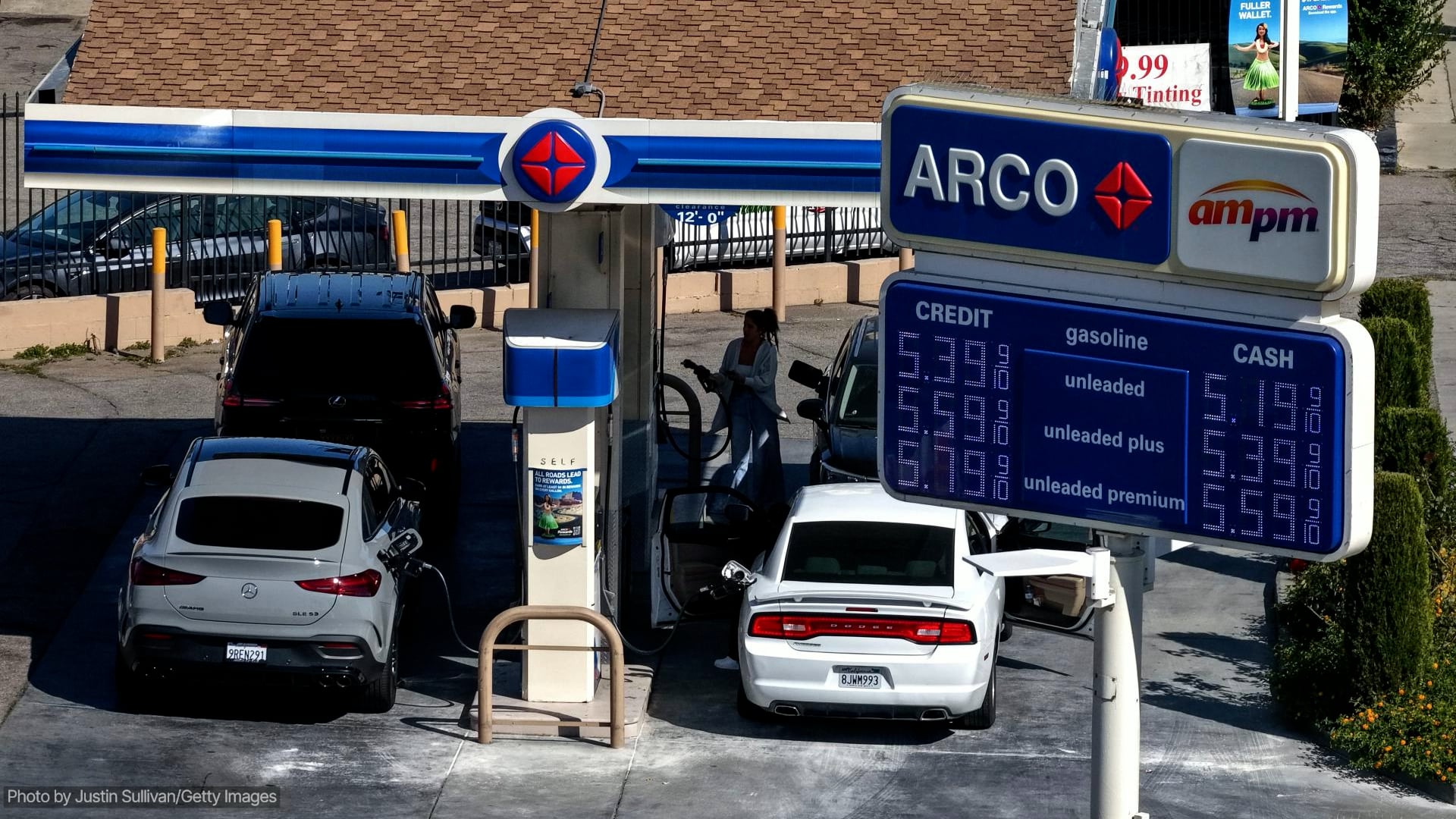 US temporarily lifts Russian oil sanctions to ease supply