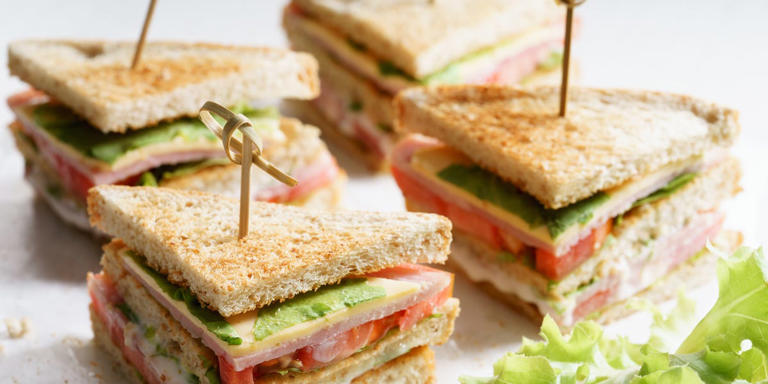 Welcome to the club (sandwich)