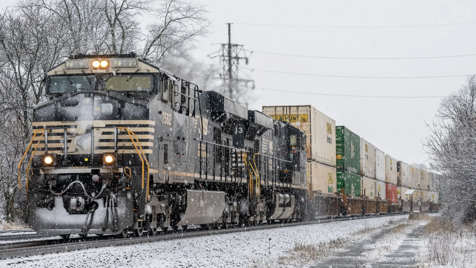 Winter storm targets Upper Midwest and Great Lakes with heavy snow and ...