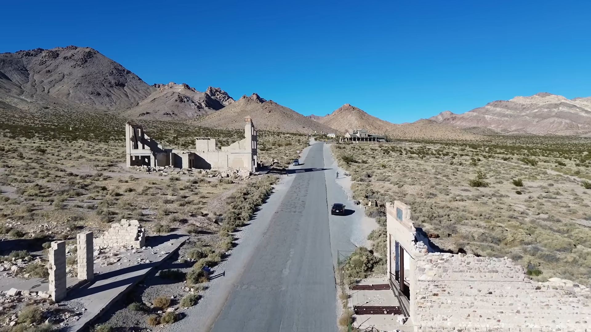 8,000 people lived here - then the town collapsed