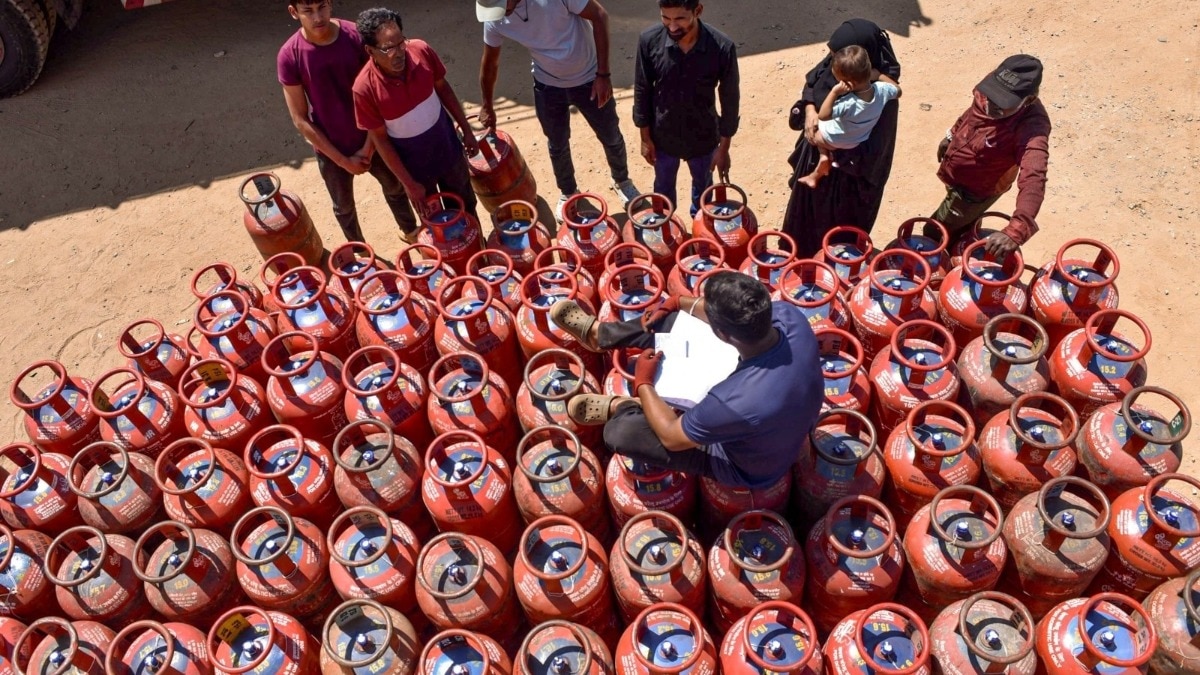 No crisis: Govt reassures on LPG availability, urges consumers to avoid ...