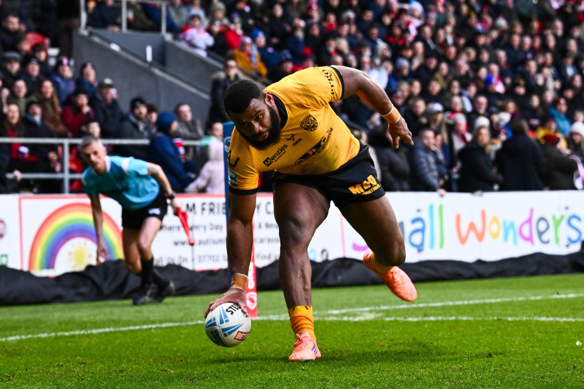 Castleford Tigers news: Coach's full backing for Mikaele Ravalawa ahead ...