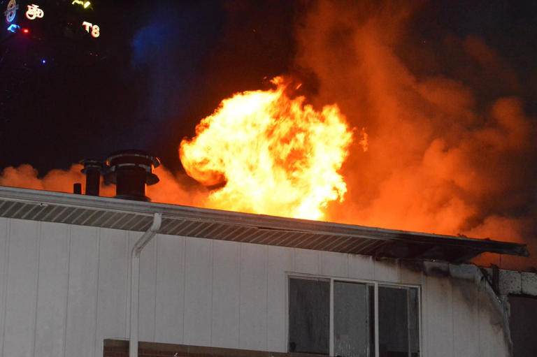 1 killed, 4 hospitalized after Jackson apartment complex fire