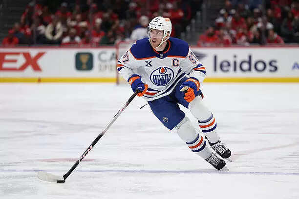 Connor McDavid fights Justin Hryckowian as Edmonton Oilers fall 7-2 to ...