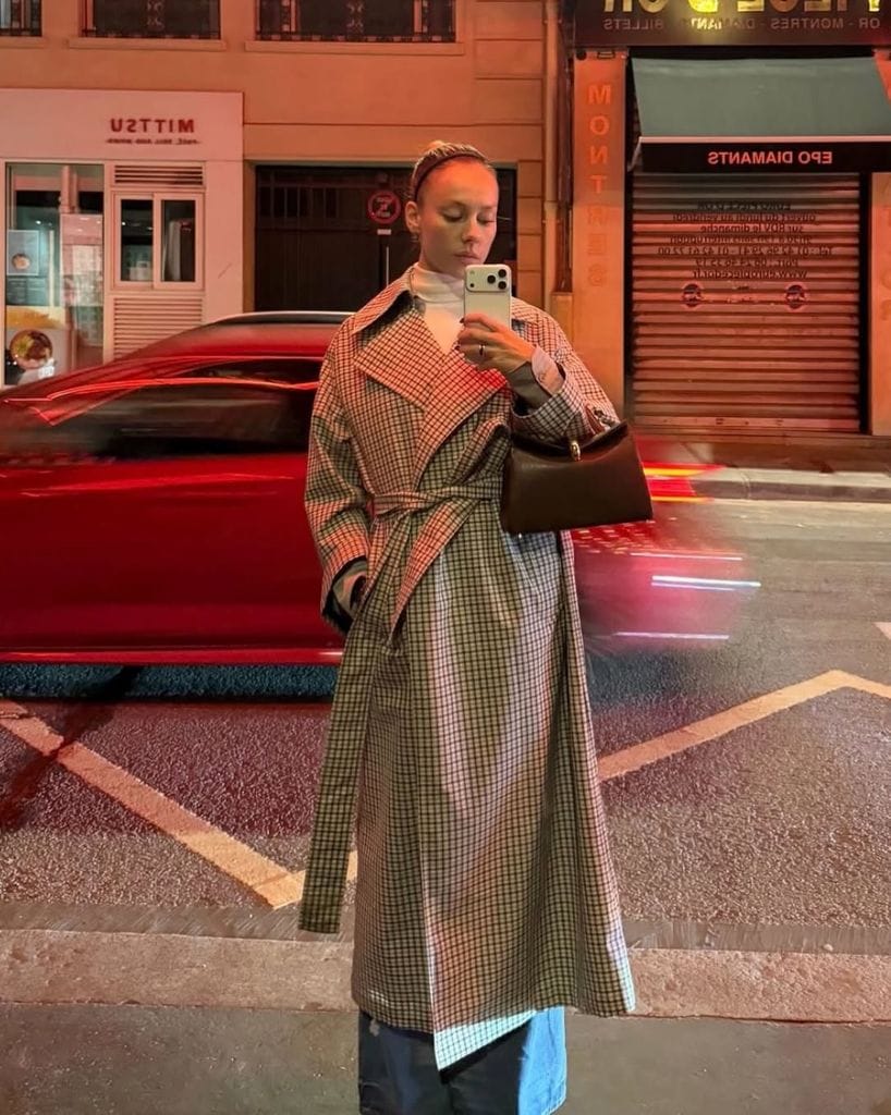 La gabaridna de cuadros de Zara de Ester Expósito para sus noches especiales en París