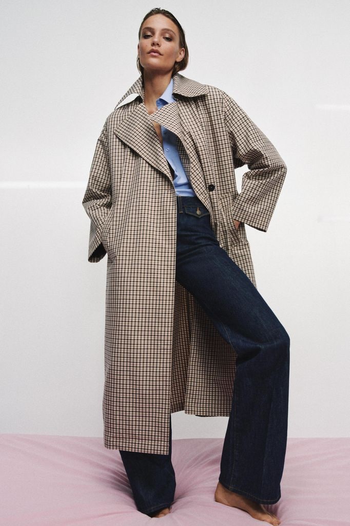 La gabaridna de cuadros de Zara de Ester Expósito para sus noches especiales en París