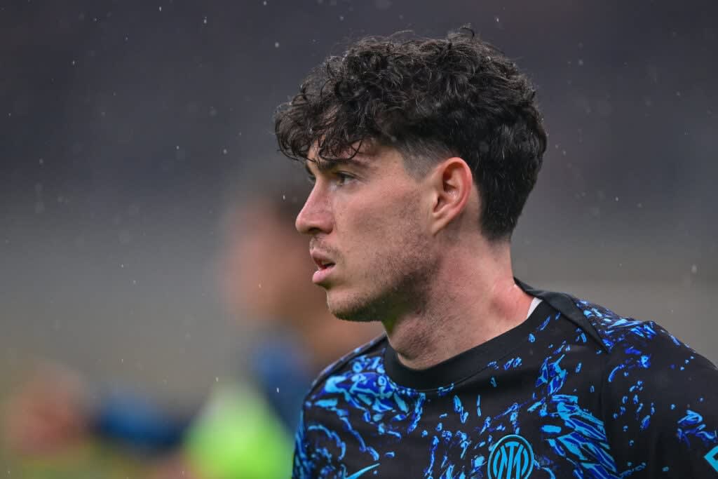 Report: Alessandro Bastoni has now decided who he wants to join this summer - Barcelona or Liverpool<br><br>