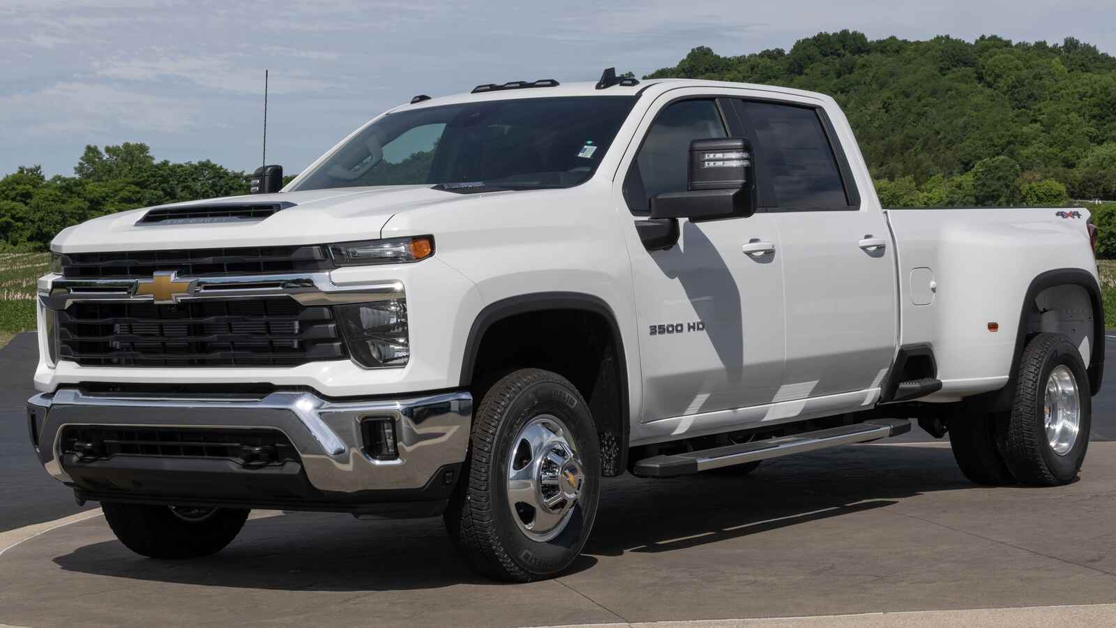 GM recalls 11,787 Silverado 3500 and Sierra 3500 pickups over engine ...