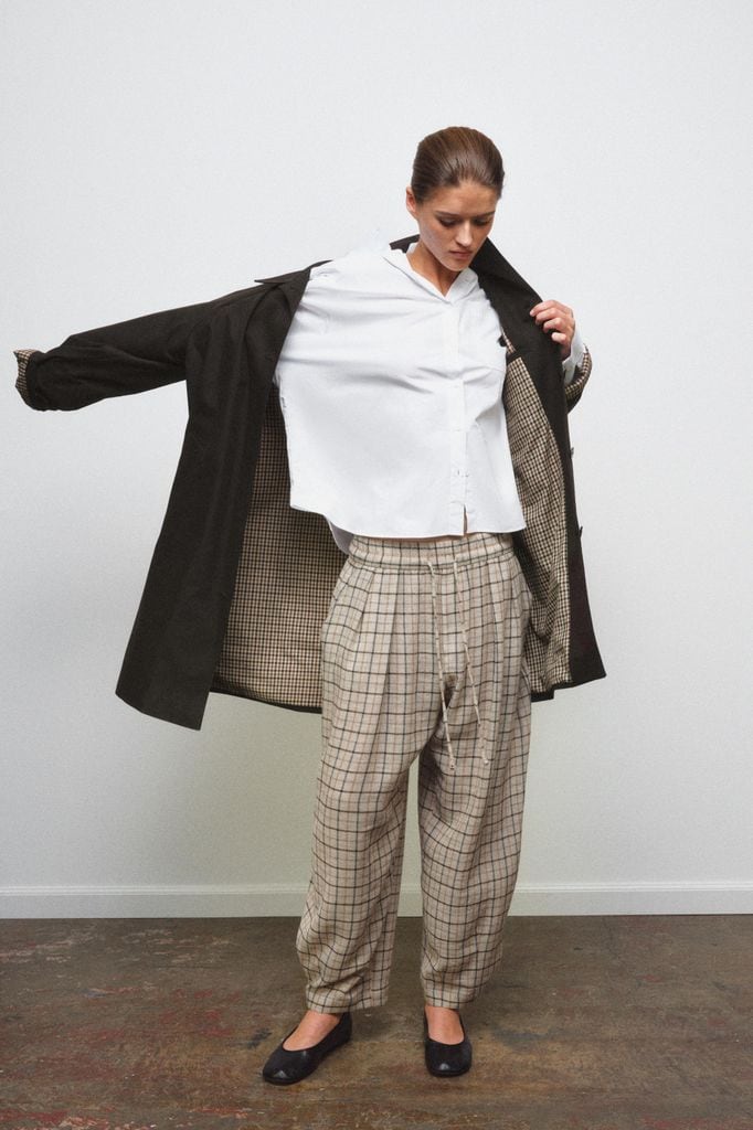 La gabaridna de cuadros de Zara de Ester Expósito para sus noches especiales en París