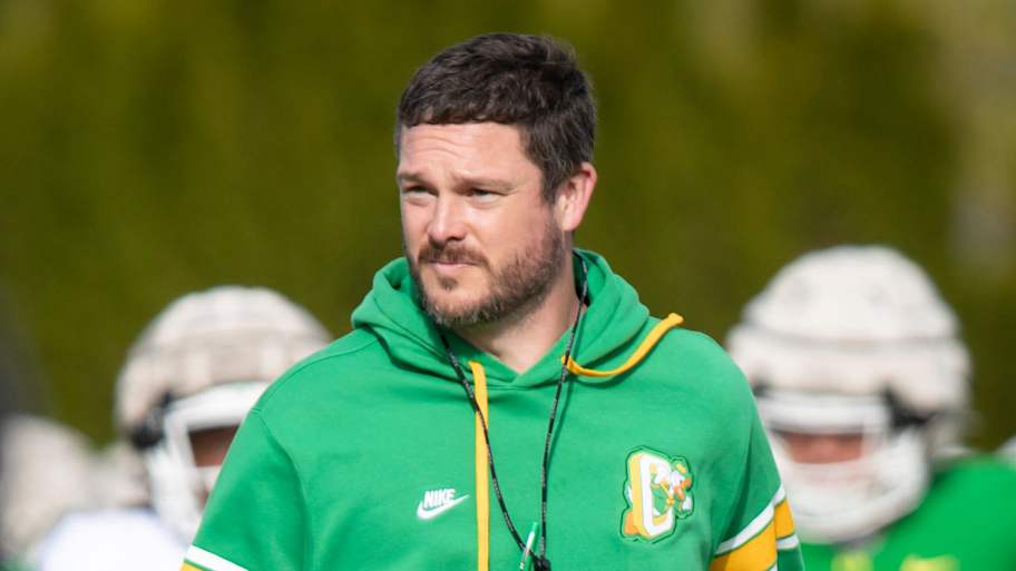 Oregon receiver turning heads with insane catch at practice