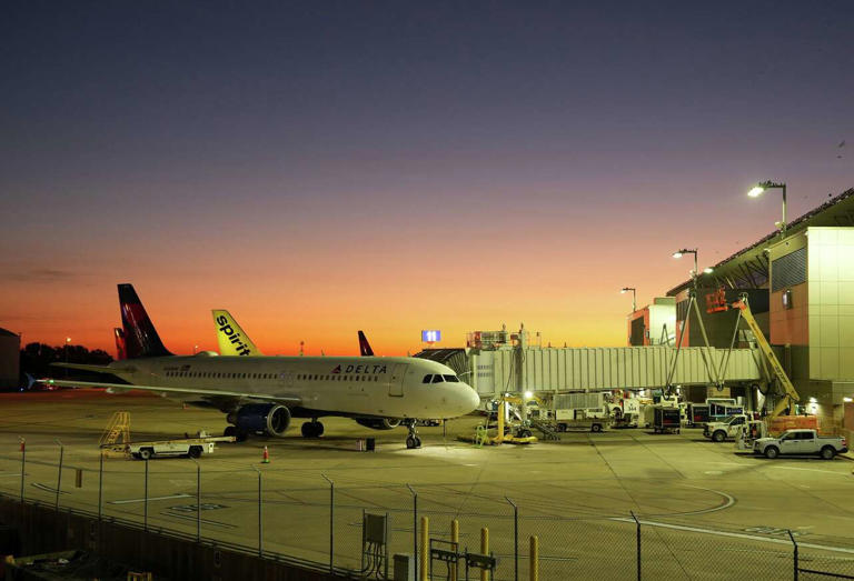 More long lines expected at Austin airport this weekend amid SXSW, TSA ...