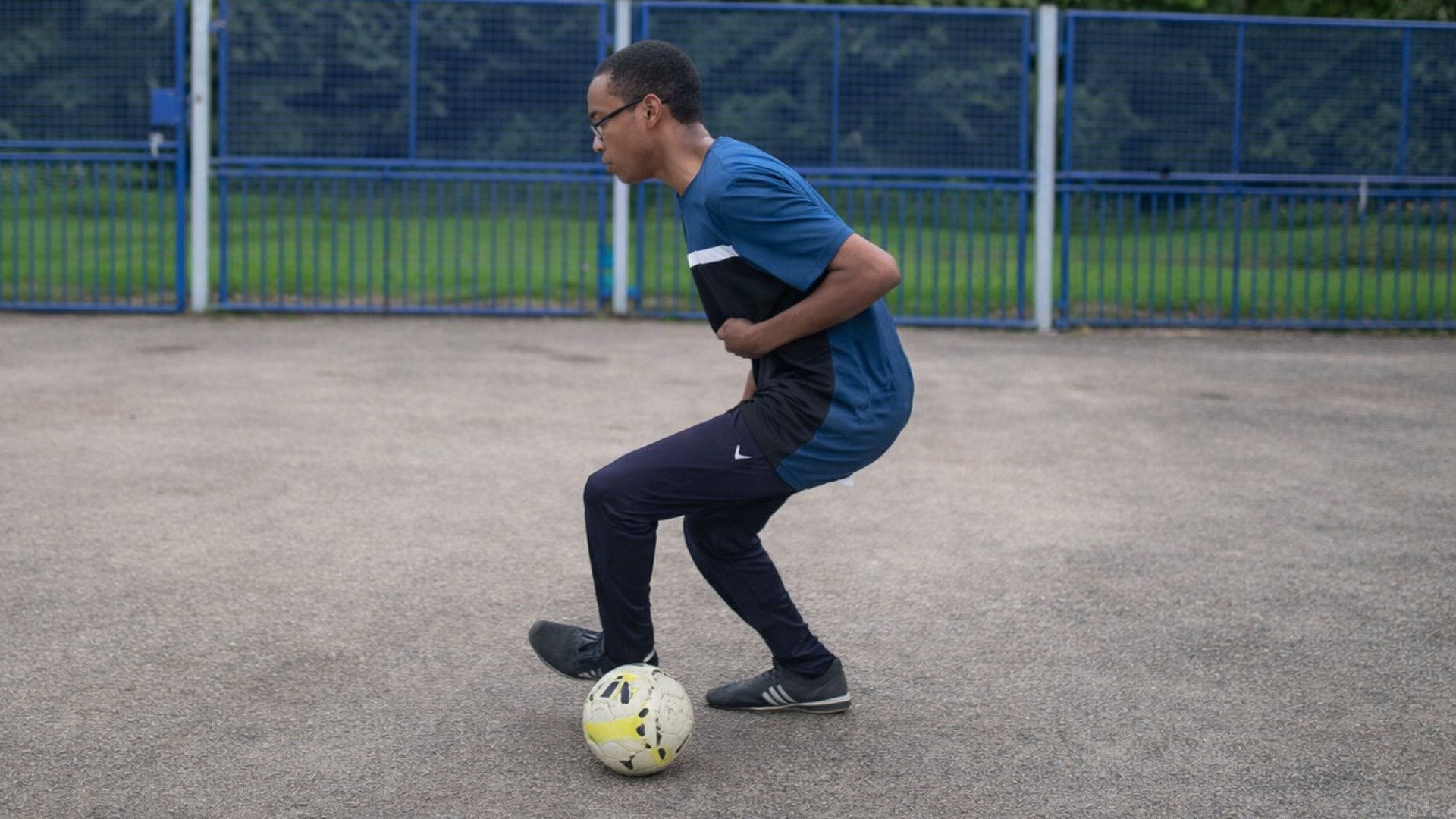 This fast dribbling is impossible to defend