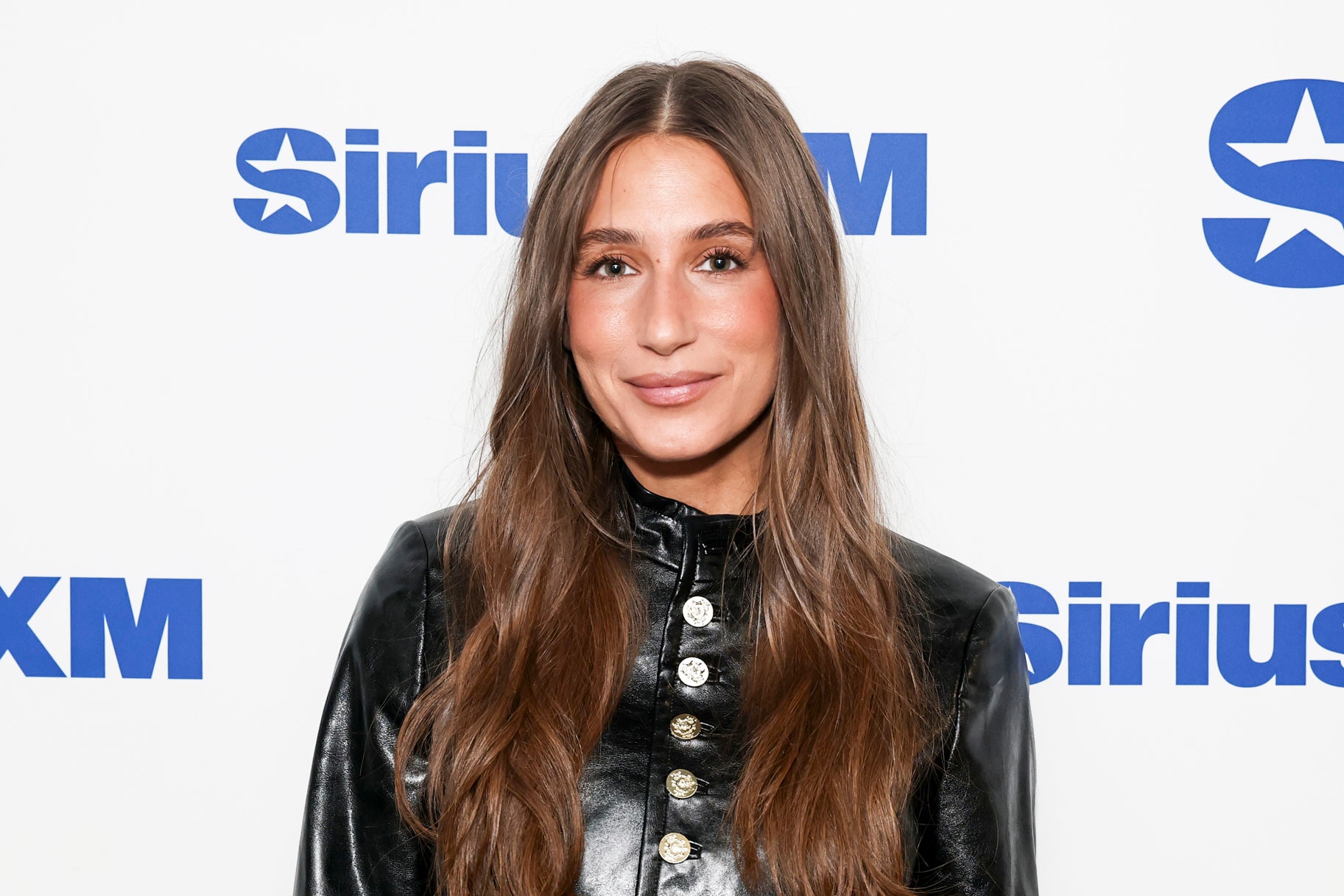 Amanda Batula Shares a Look at Her Apartment & Current Living Situation Amid Split (PICS)