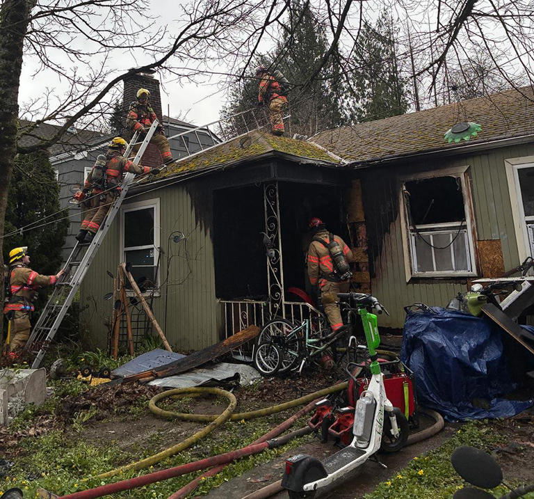 Person suffers burns during house fire in SE Portland