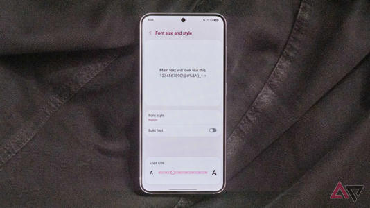 The Samsung Galaxy S25's font size settings