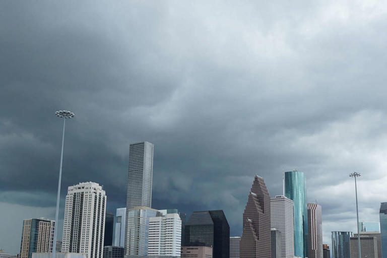 'Powerful' cold front to rip through Texas, plunging temperatures