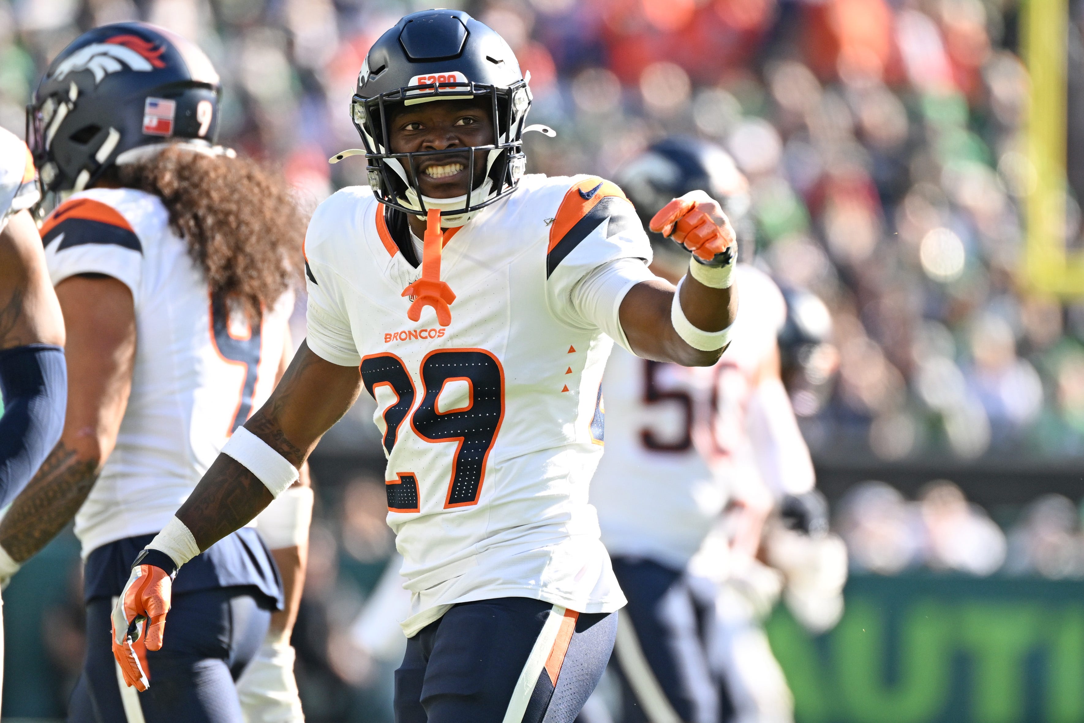 Broncos cornerback signs one-year, $5.767 million tender