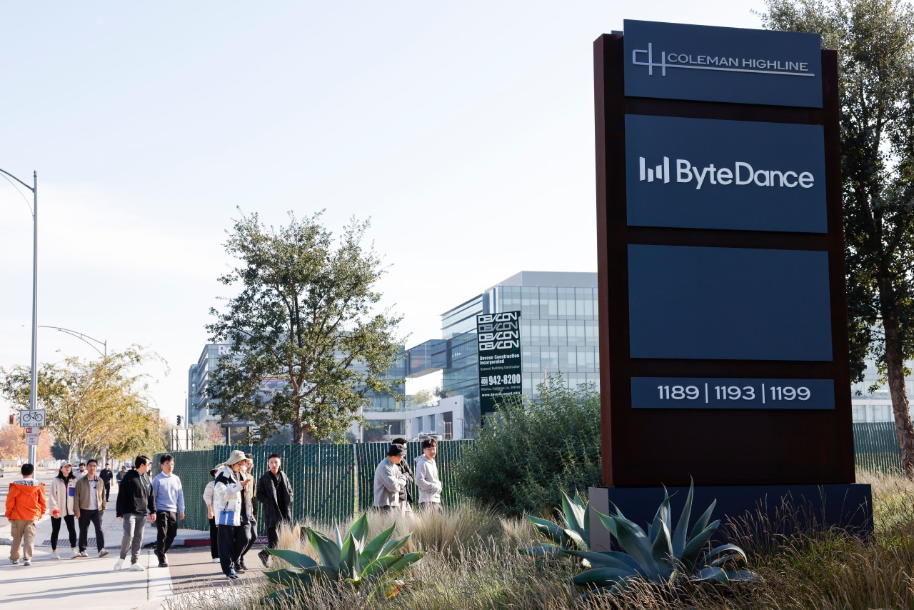 Trump administration set to receive $10 billion fee for brokering TikTok deal<br><br>