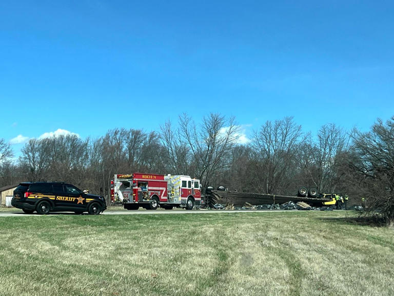 Update: 3 dead after crash in Clark County