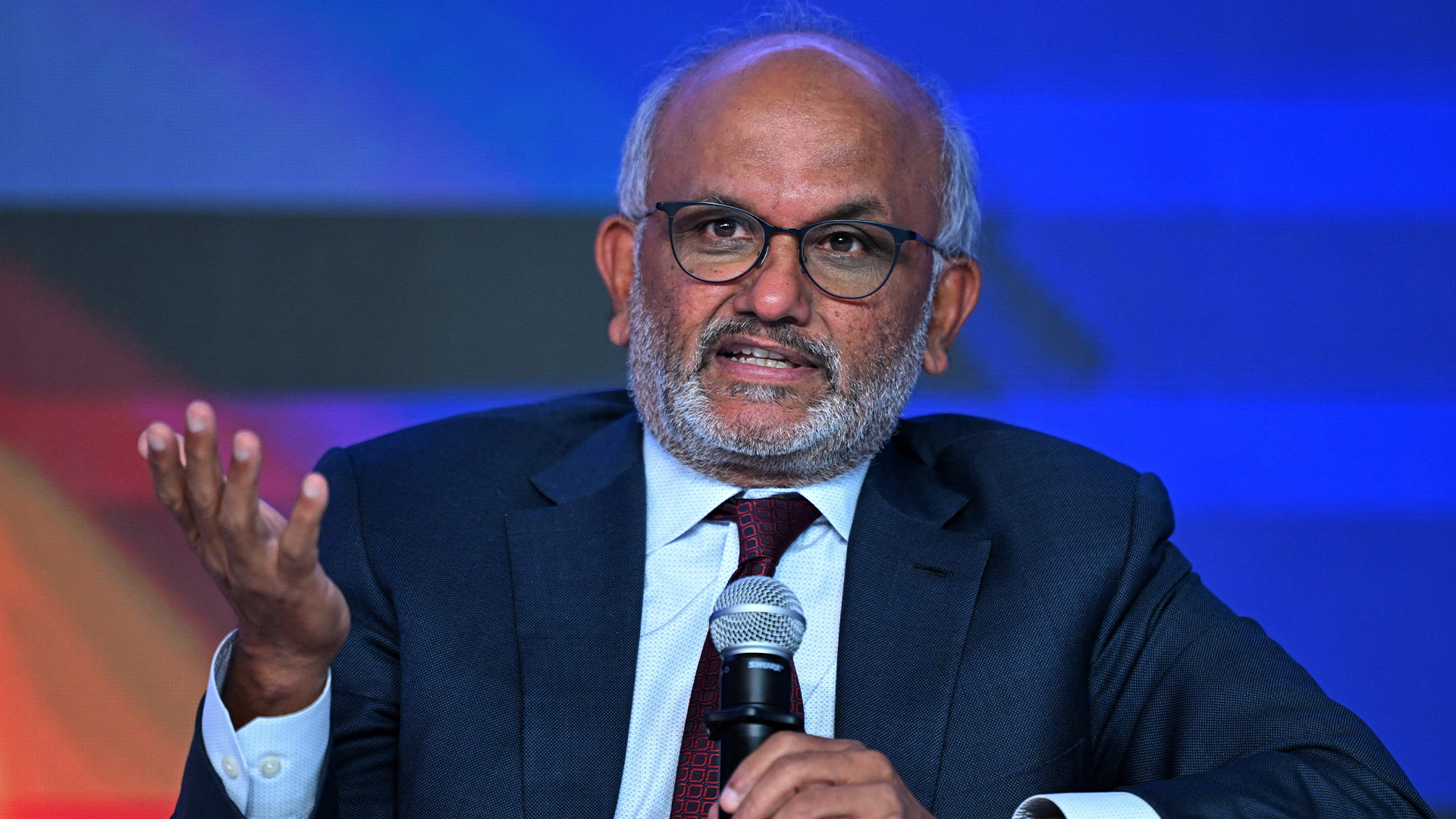 Adobe CEO to step down amid investor concerns about the company’s pace ...
