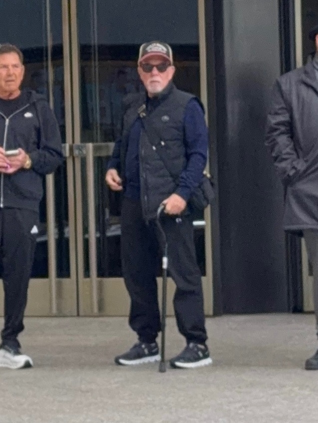 Billy Joel receives standing ovation at Carnegie Hall tribute concert ...