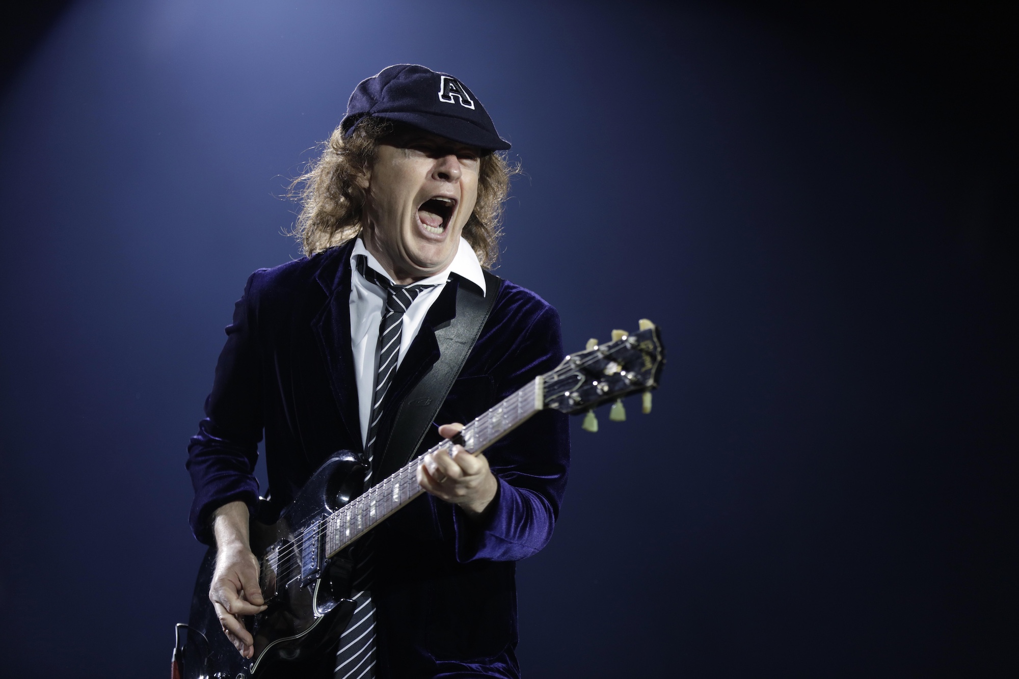 Angus Young nimeää mielestään huonoimman AC/DC:n biisin – 