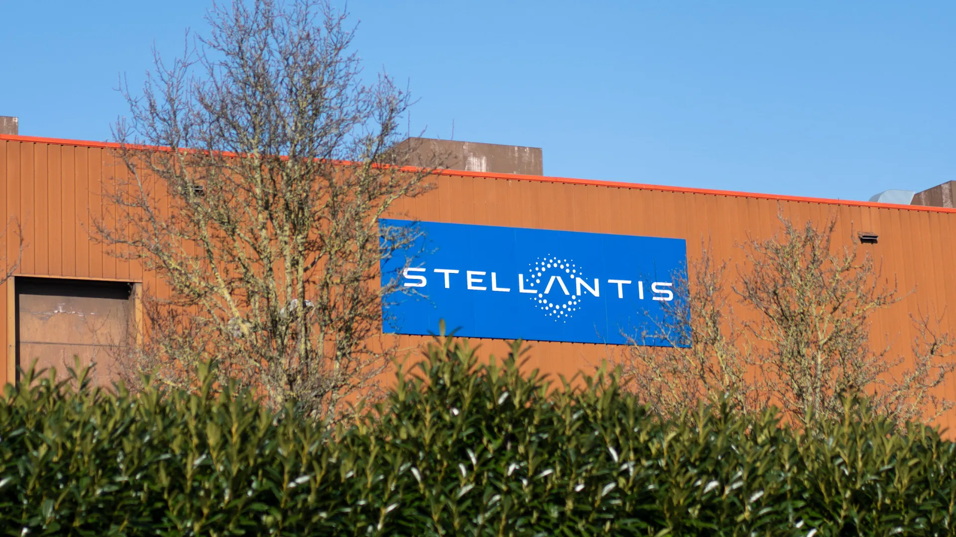 Stellantis procura parcerias com chineses. Terá falado com Xiaomi e Xpeng