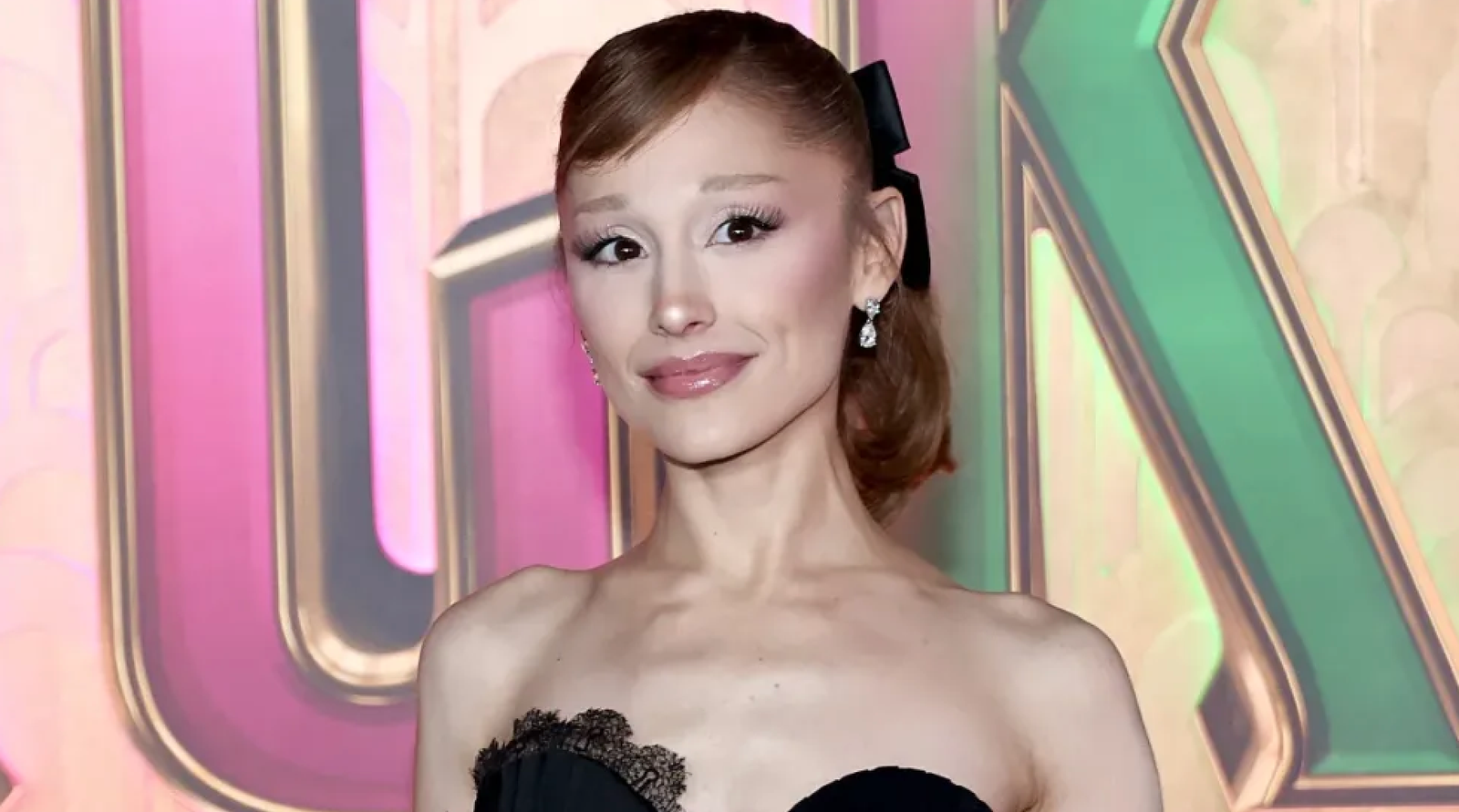 ariana-grande-gives-fans-a-rare-glimpse-of-her-natural-curly-hair