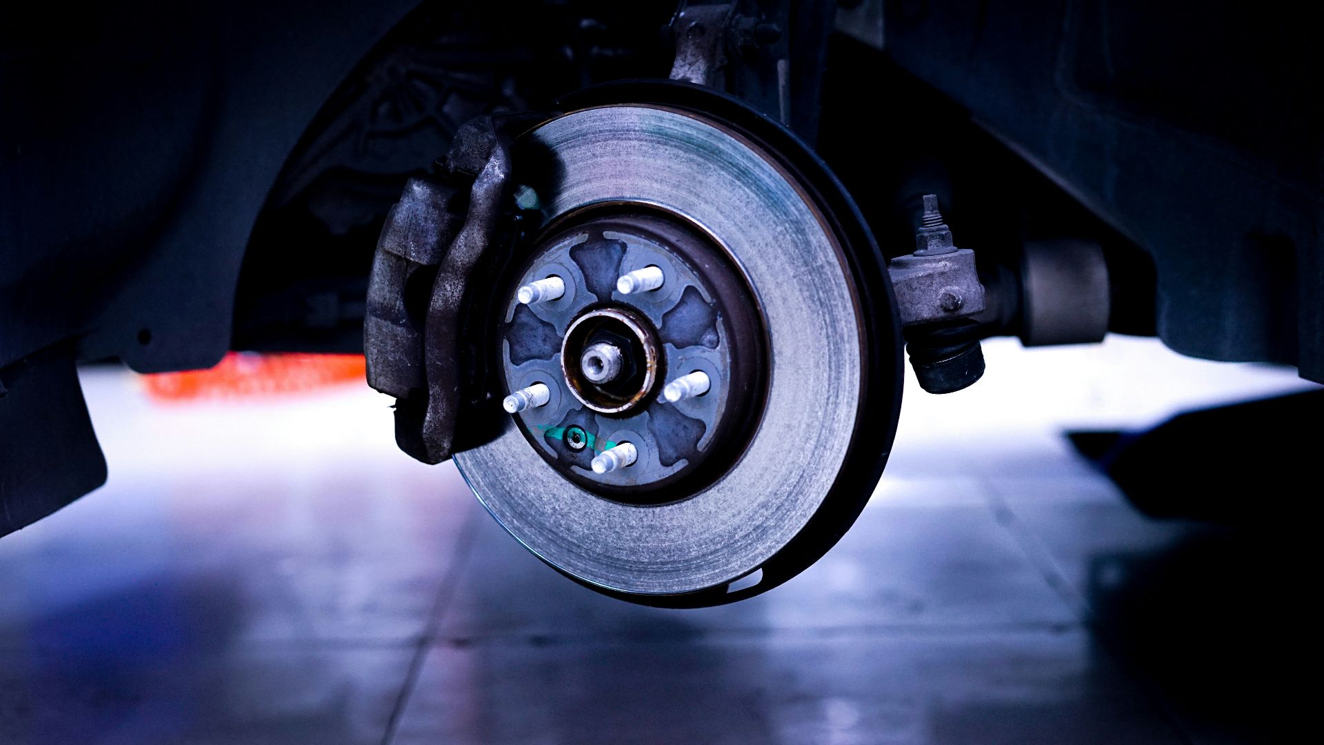20 things mechanics immediately notice about your car