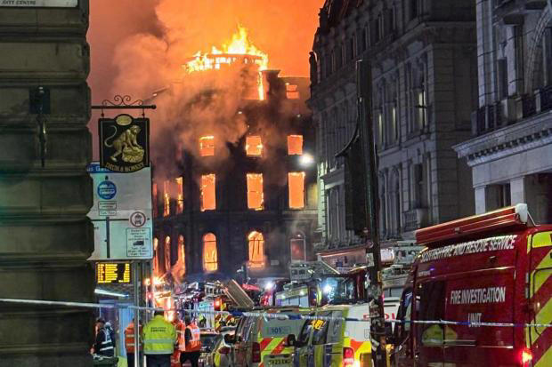 elfbar nachfüll pod läuft aus Ever since a fire on Union Street burned down a B-Listed and beloved  Victorian building, vape shops have been under scrutiny. We set out to  learn more about vape culture in Govanhill, main image 1