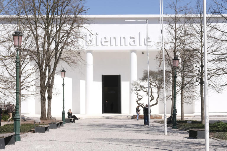 Biennale Venezia 2026, si dimette la Giuria internazionale. Meloni: “Scelta su padiglione russo non l’avrei fatta”