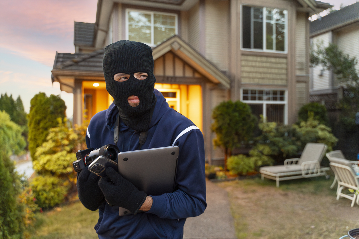 10 signs robbers have marked or cased your home